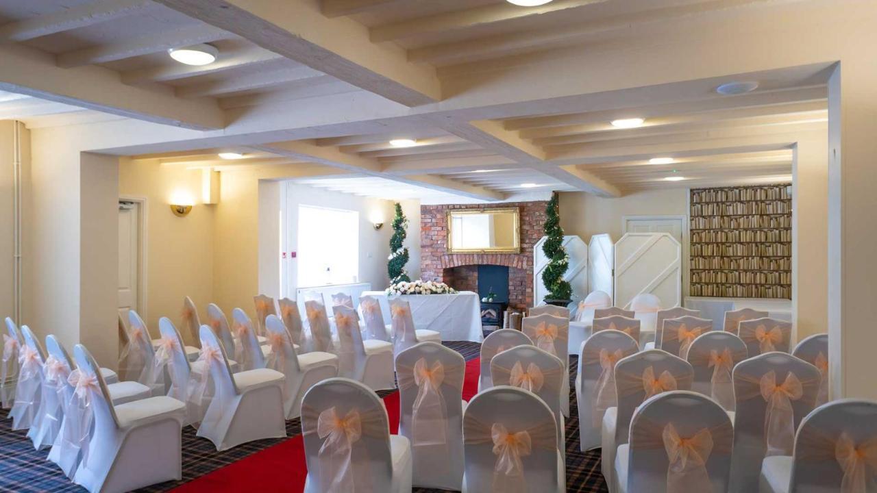 Hotel Рексъм Екстериор снимка